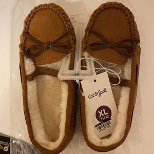 Cat and Jack size 11-12 boys shoes. Super comfy interior. Brand new with a tag.